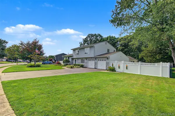 105 Nathan DR, Bohemia, NY 11716