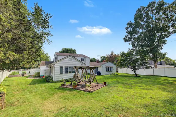 105 Nathan DR, Bohemia, NY 11716