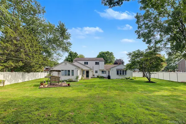 105 Nathan DR, Bohemia, NY 11716