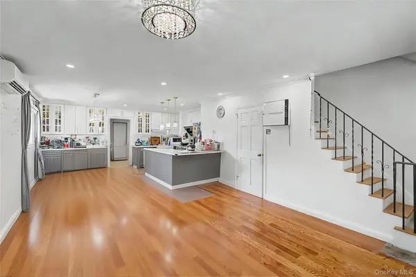 5310 206th ST, Oakland Gardens, NY 11364