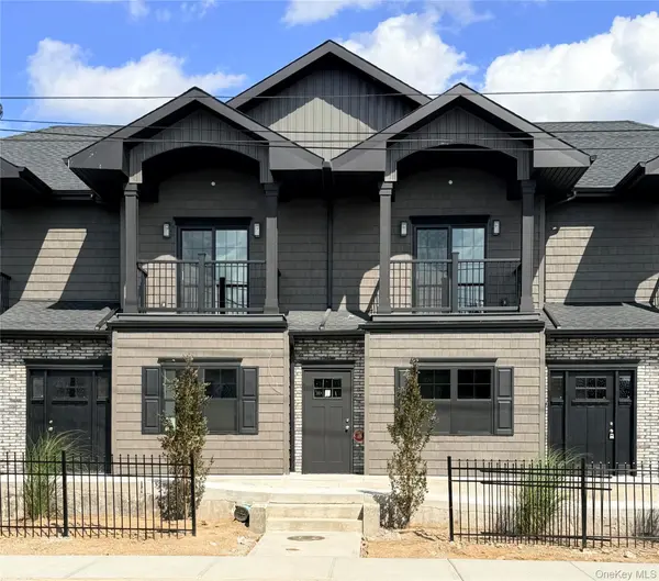 1220 Doges Promenade #1A, Copiague, NY 11757