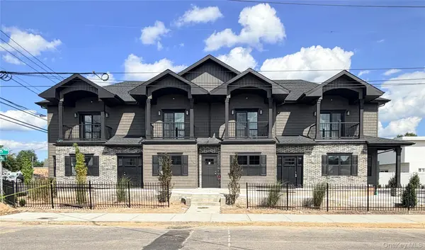 1220 Doges Promenade #1A, Copiague, NY 11757
