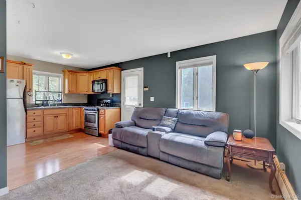 130 Hawthorne RD, Rocky Point, NY 11778