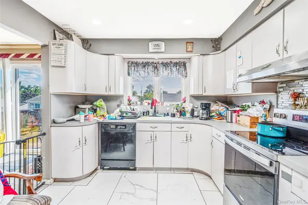 240 N Virginia AVE, Massapequa, NY 11758