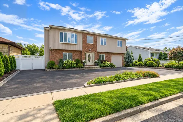 240 N Virginia AVE, Massapequa, NY 11758