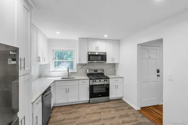 7 Anchorage RD #2, Port Washington, NY 11050