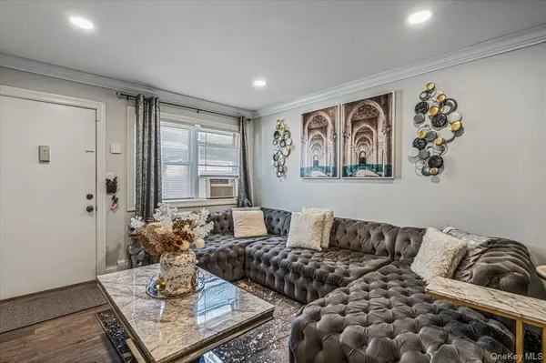 80 Townhouse RD #80N, Huntington Station, NY 11746