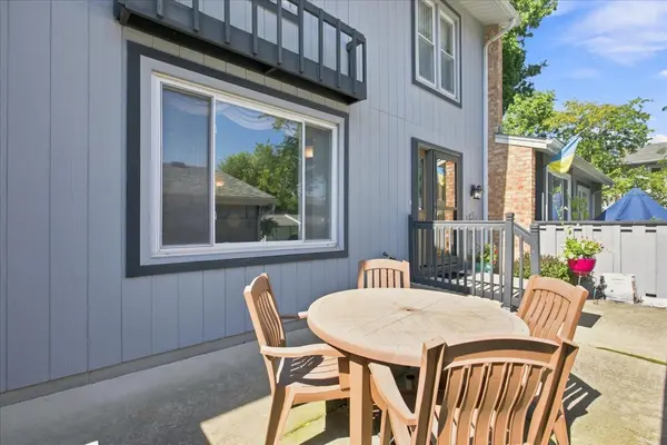 228 Willow LN, Bloomingdale, IL 60108