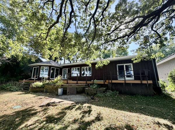 168 Peninsula RD, Medicine Lake, MN 55441