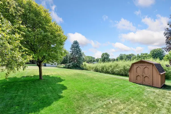 8585 Chanhassen Hills DR S, Chanhassen, MN 55317