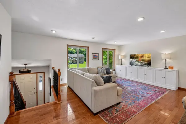 7011 Eagle RDG, Eden Prairie, MN 55346