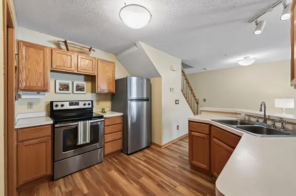 493 Marshland TRL, Chanhassen, MN 55317