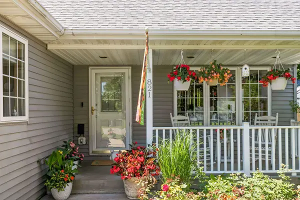 821 Lancer DR NE, Owatonna, MN 55060
