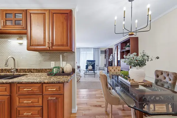 205 Barry AVE S #306, Wayzata, MN 55391