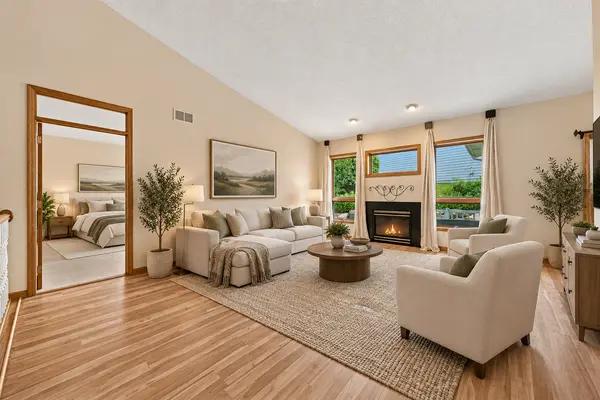 833 Southcross DR E, Burnsville, MN 55306