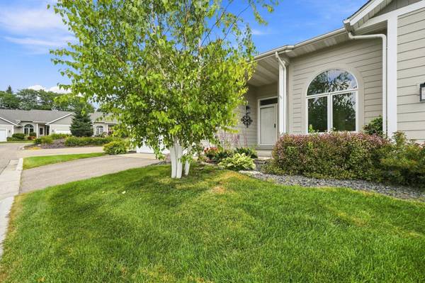 833 Southcross DR E, Burnsville, MN 55306