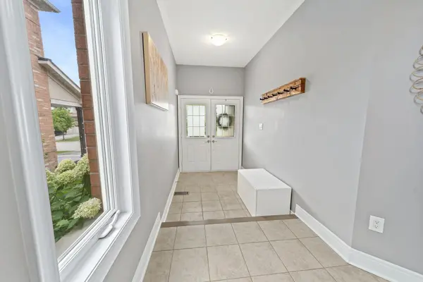 8 Duffel CRES, Halton Hills, ON L7G 0H7