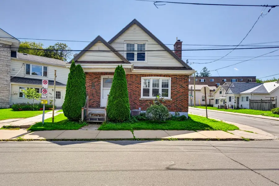 258 RAGLAN RD, Kingston, ON K7K 1L8
