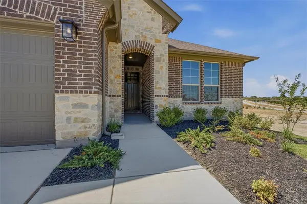 820 Elmstead Drive, Fort Worth, TX 76108