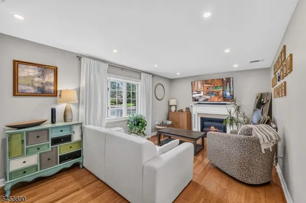 392 Monroe Ave, Wyckoff Twp., NJ 07481