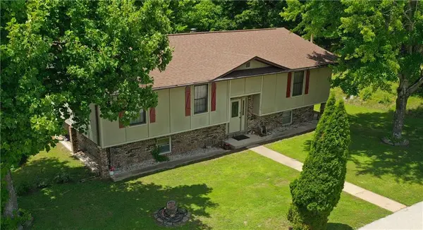 128 Jh Williamson Jr CT, Saint Robert, MO 65584