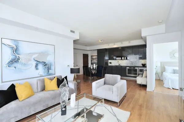 115 McMahon DR #811, Toronto C15, ON M2K 0E4