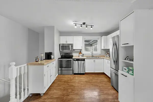 27 Masters DR, Barrie, ON L4M 6W4