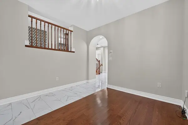 35 Seascape CRES, Brampton, ON L6P 3C5