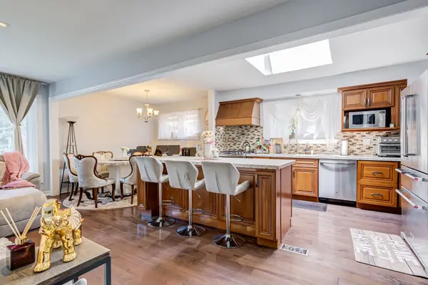 5 Hallow CRES, Toronto W10, ON M9W 2V8