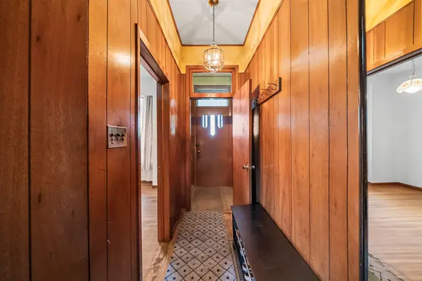 44 Golden AVE, Toronto W01, ON M6R 2J4