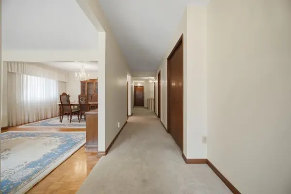 2222 FLORIAN RD, Mississauga, ON L5A 2M4