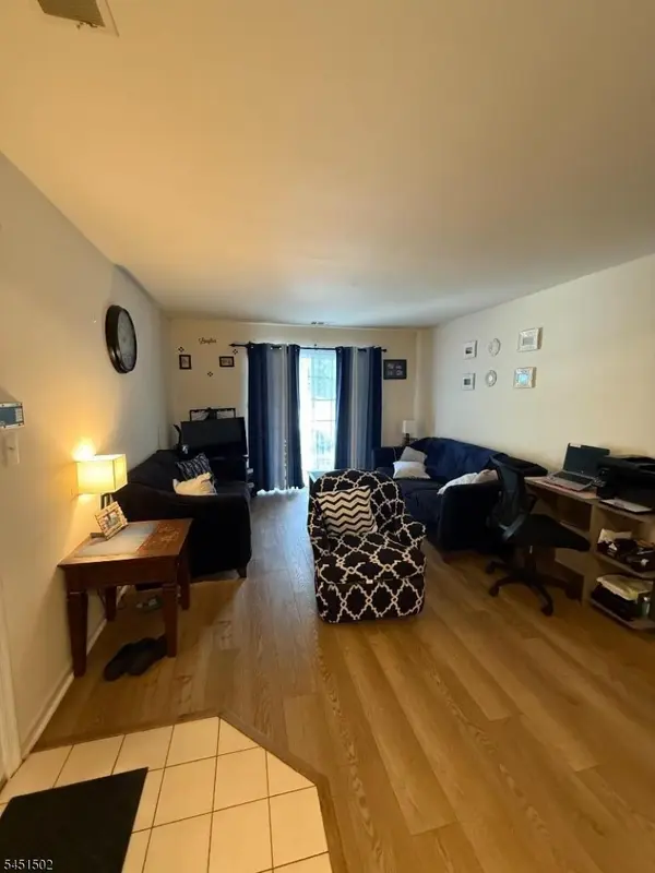 107 Stratford Pl, Bridgewater Twp., NJ 08805