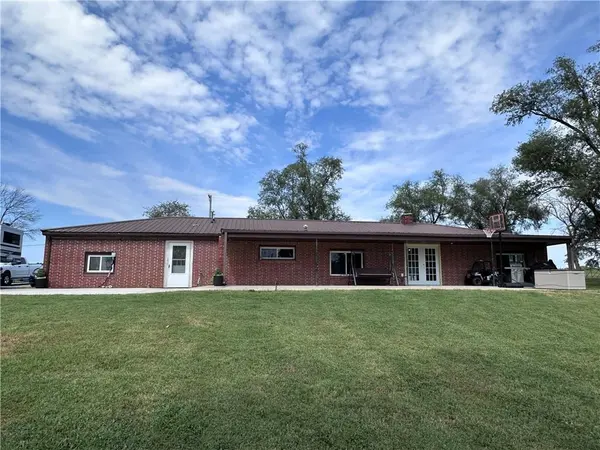 114 SE Y HWY, Warrensburg, MO 64093