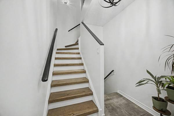 1000 Cedarglen Gate #501, Mississauga, ON L5C 3Z5