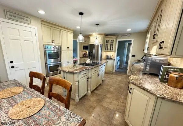 77 Plum Brook Road, Raritan Twp., NJ 08822
