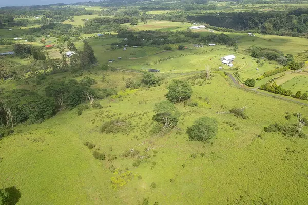 Hakalau, HI 96710