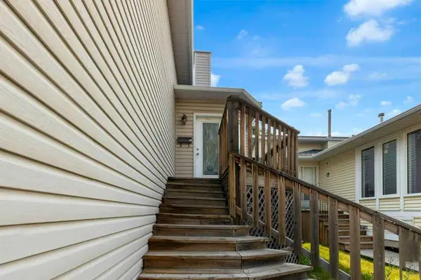127 Scenic Cove CIR NW, Calgary, AB T3L 1M5