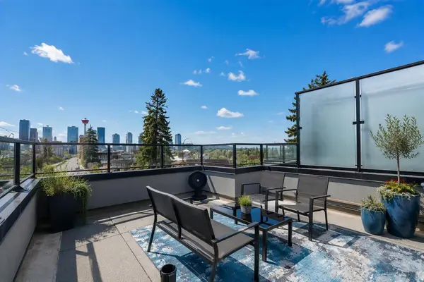 67 30 AVE SW, Calgary, AB T2S2Y4
