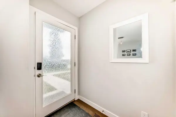 67 30 AVE SW, Calgary, AB T2S2Y4