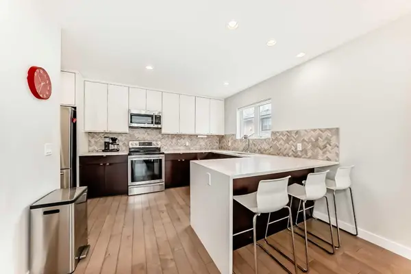 67 30 AVE SW, Calgary, AB T2S2Y4