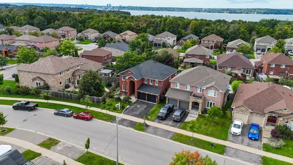 4 IMPERIAL CROWN LN, Barrie, ON L4N 0T4