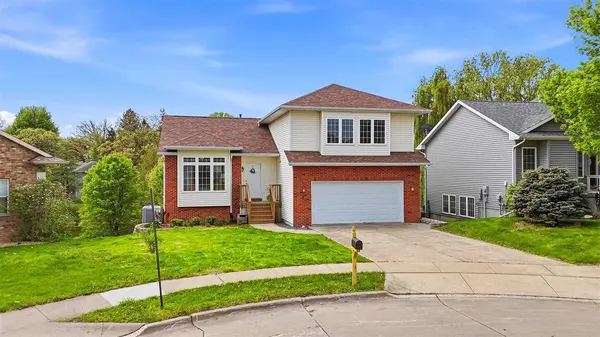 7 Ambrose Ct, Coralville, IA 52241