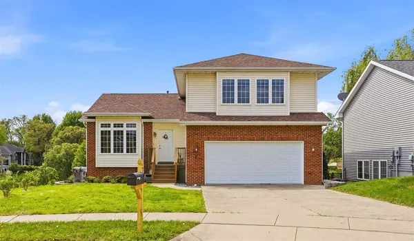 7 Ambrose Ct, Coralville, IA 52241