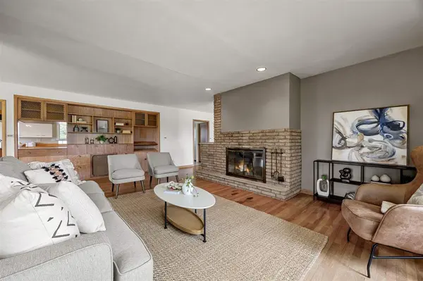 2600 Maple Dr NW, Cedar Rapids, IA 52405