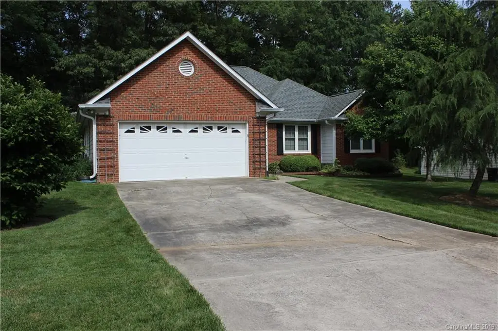 2626 Bathgate LN, Matthews, NC 28105