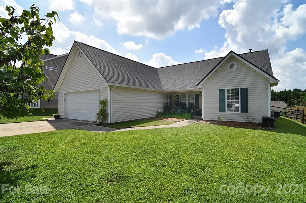 209 Ashton Bluff CIR, Mount Holly, NC 28120