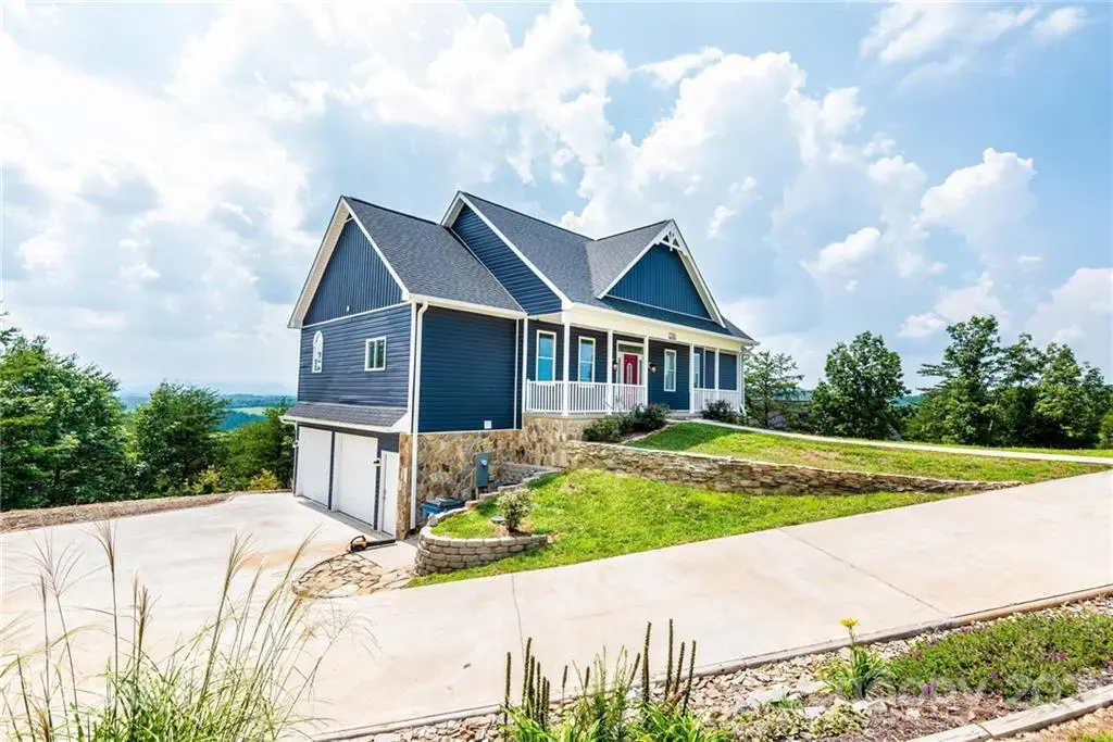 7768 Pinecone LN, Hickory, NC 28602