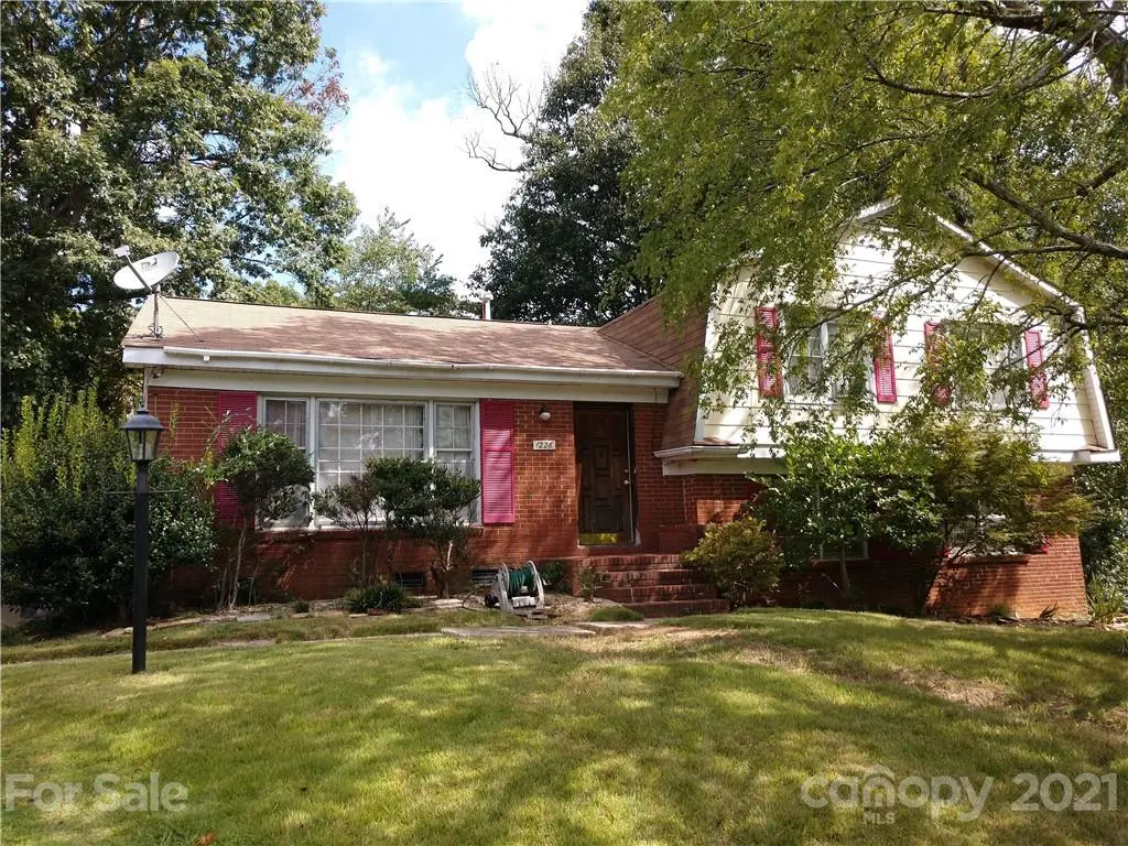 1226 Fox Run DR, Charlotte, NC 28212