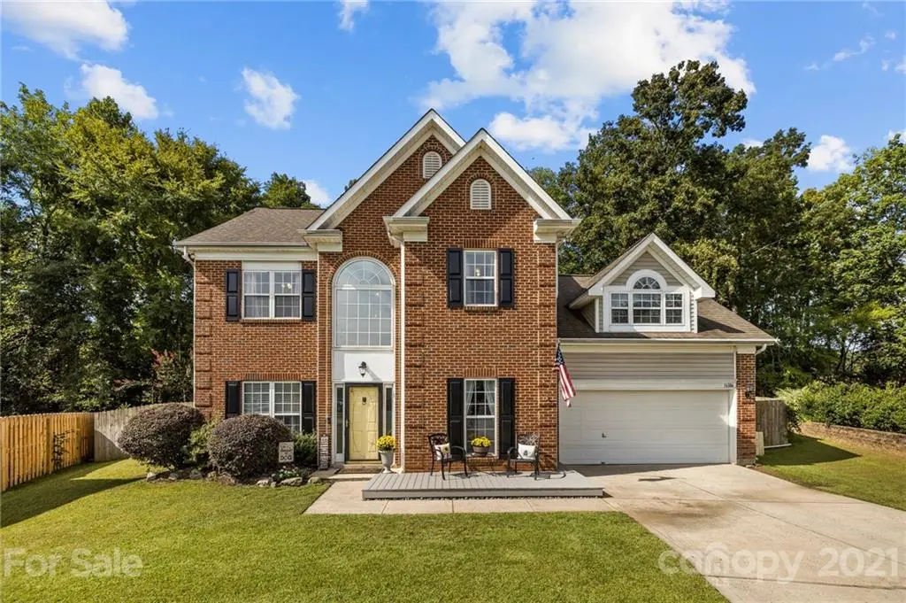 16106 Greybriar Forest LN, Charlotte, NC 28278