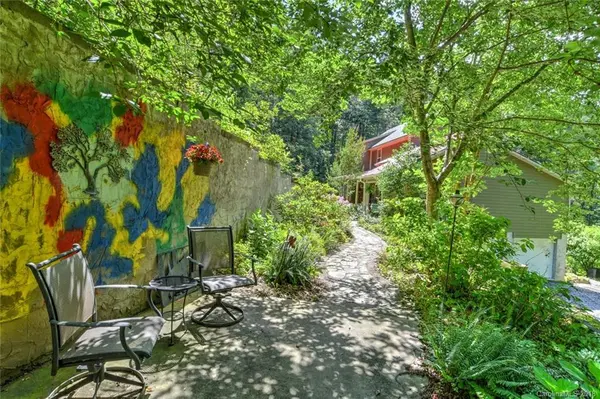 14 Shelton Branch RD, Barnardsville, NC 28709